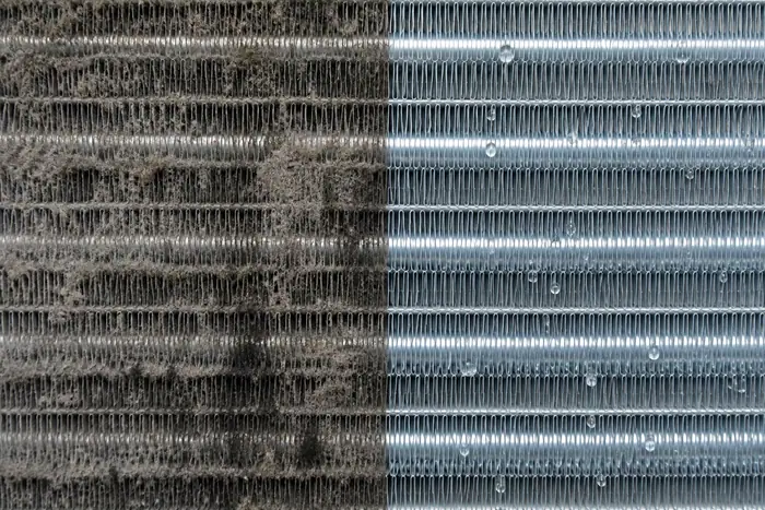 Curatare sub husa: evaporator pe jumatate curatat, comparatie inainte-dupa