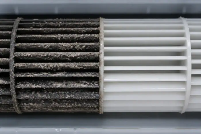 Curatare sub husa: turbina pe jumatate curatata, comparatie inainte-dupa