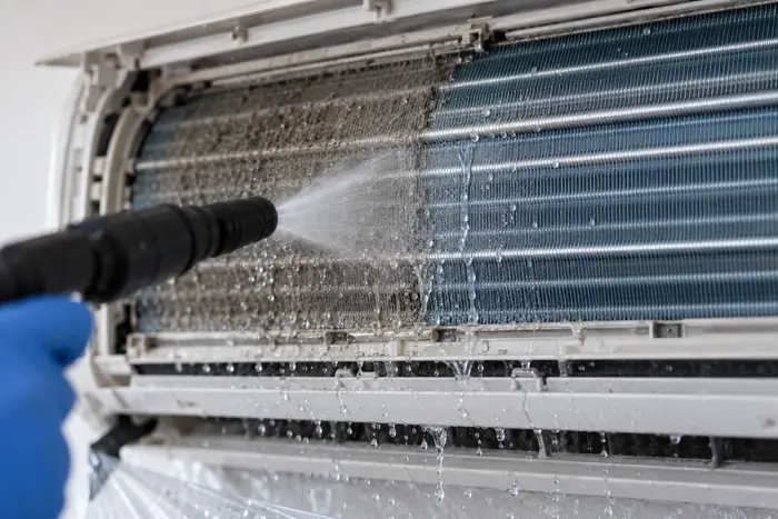 Curatare sub husa: detaliu evaporator jet murdar turbina