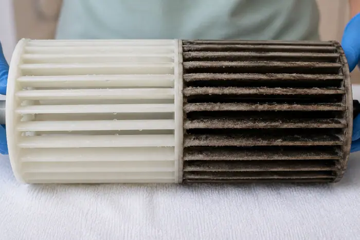 Curatare sub husa: turbina de AC jumatate curata, jumatate prafuita